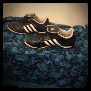 Adidas baseball shoes